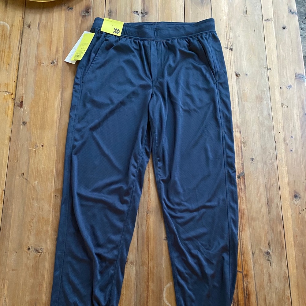 NWT Training/Track pant size 32